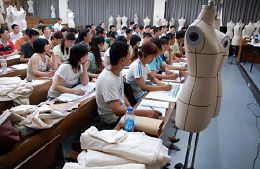 �R�ʷ��b�WУ