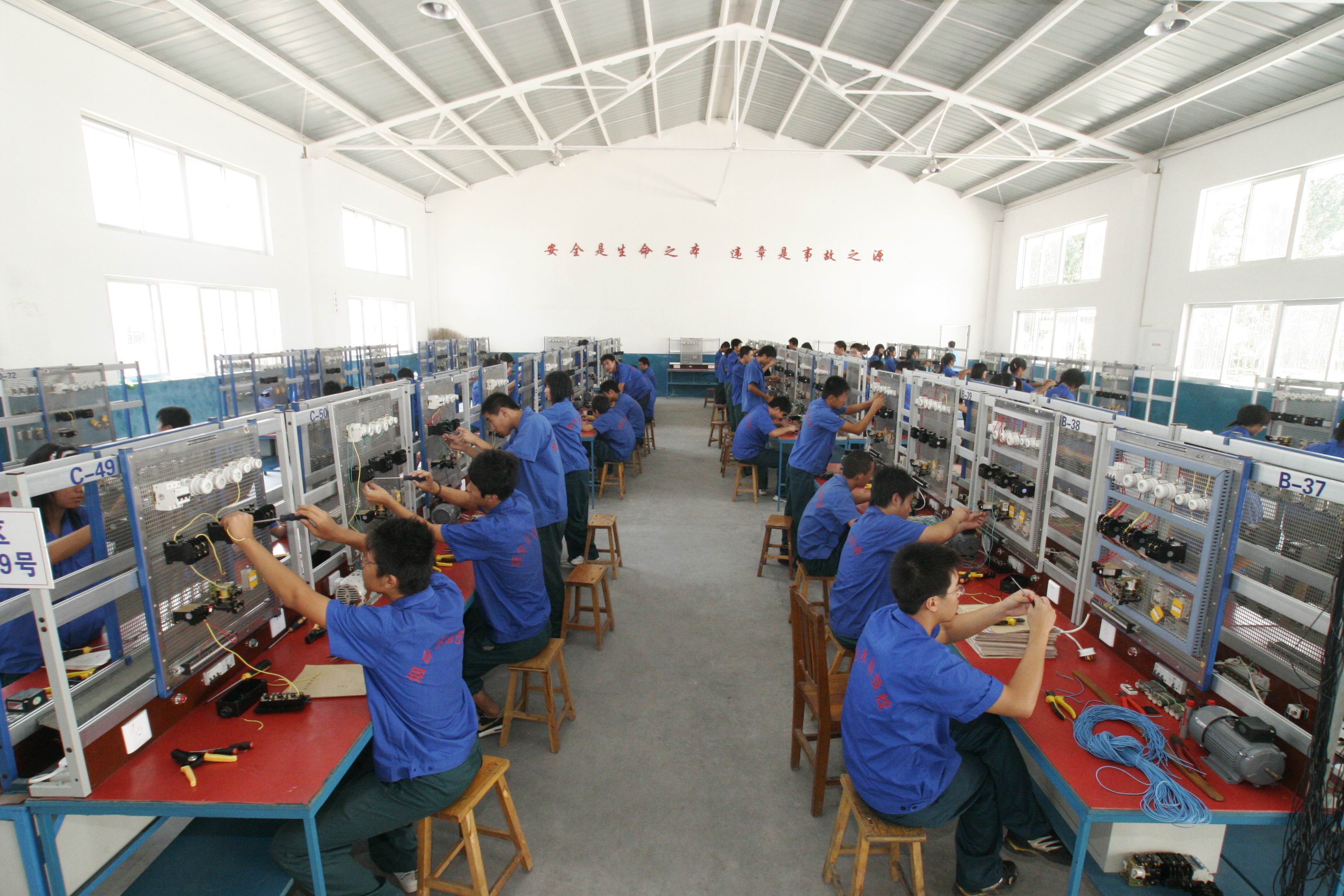 ɽ�|�ۿڹ��̸߼�(j��)�����W(xu��)У��ô��