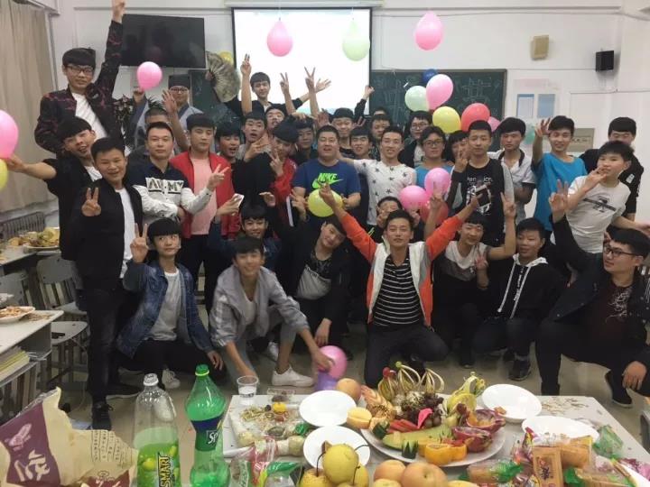 �{���I�WУ���c����С�L����У�W������S�����