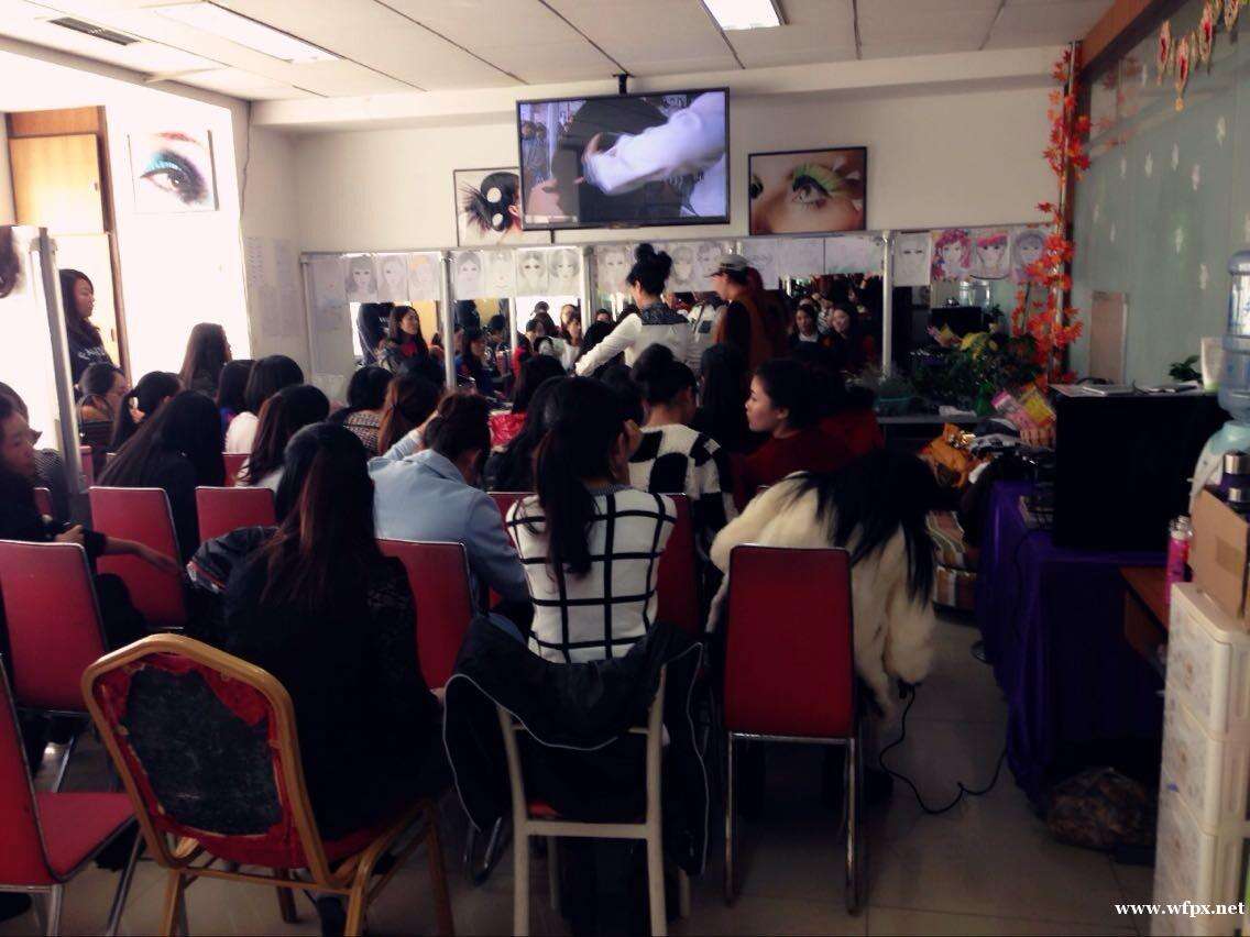 �H���{���I��Ӗ�WУ������Щ���ݣ�