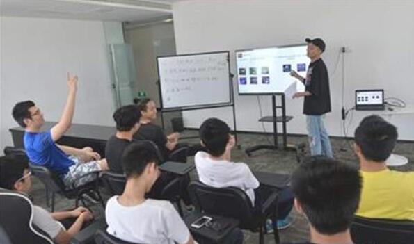 ���ؚ���늸���Ӗ(x��n)�ࣺÿ���12С�r 50���W(xu��)�T�H����3����