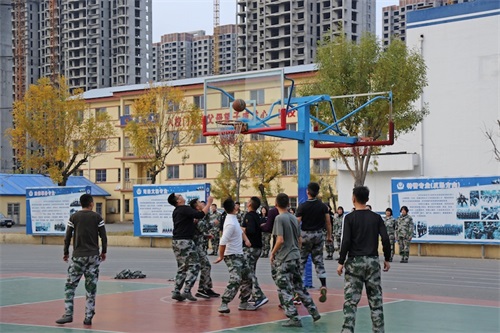 ɽ�|�|�I(y��ng)���˾���W(xu��)У¡���e�еڶ��á���Է�����@��ِ