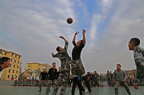 ɽ�|�|�I(y��ng)���˾���W(xu��)У¡���e�еڶ��á���Է�����@��ِ