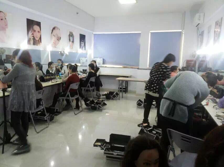 �Ͳ��������y������Ӗ�WУ����·܇�ܵ���