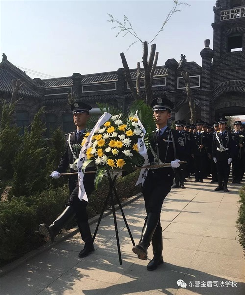 緬懷革命先烈 傳承紅色基因——山東東營金盾司法學校師生代表赴牛莊鎮烈士祠祭奠先烈   緬懷革命先烈 傳承紅色基因——山東東營金盾司法學校師生代表赴牛莊鎮烈士祠祭奠先烈