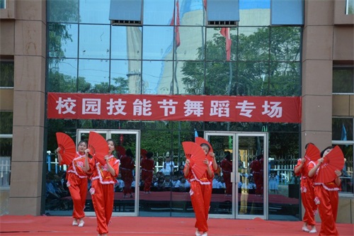 ���ǿƼ����WУ��ʮ�Čá����˵��_���c����չ�������L����P�ԏ����ġ����ܹ� 