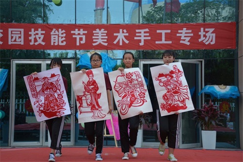 ���ǿƼ����WУ��ʮ�Čá����˵��_���c����չ�������L����P�ԏ����ġ����ܹ� 