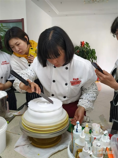 煙臺波絲蒂學校:暑期放“價” 零元秒搶冰點冷飲咖啡課程! 煙臺波絲蒂學校:暑期放“價” 零元秒搶冰點冷飲咖啡課程!