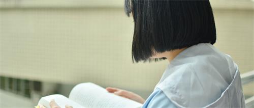 ����������X�WУ��Ʒ�n�̰�����Щ��