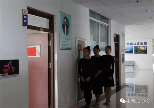 �Ї�ú�V�Ĺ��Fˇ�g(sh��)�WУɽ�|��У�A���Խ̌W�ɹ�չʾ