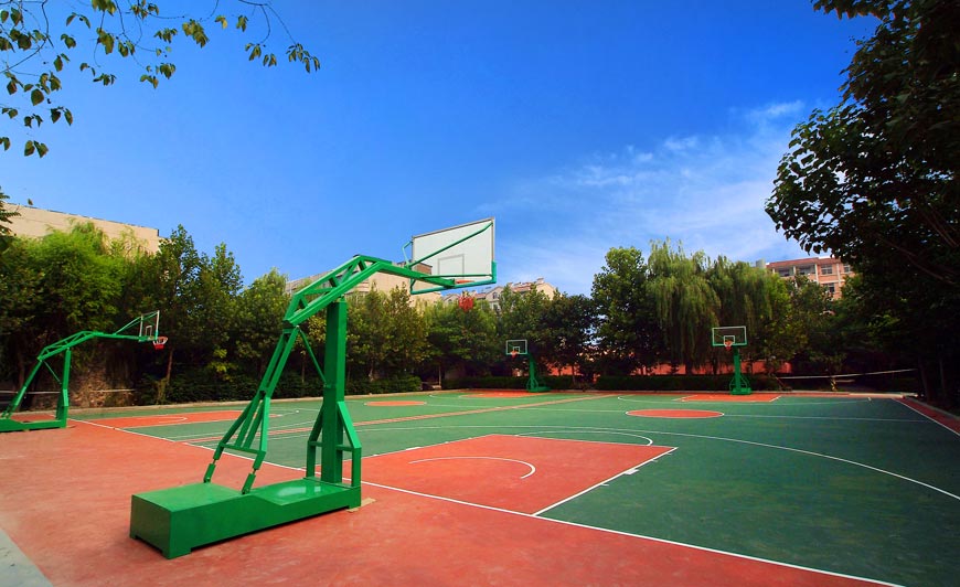 ɽ�|�ļҌWУ�܌W��ý�w���WУ��ô�ӣ�