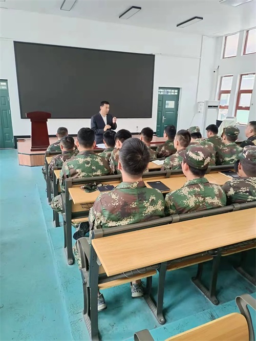 �R�����ɇ��������WУ�̹���ô�ӣ�