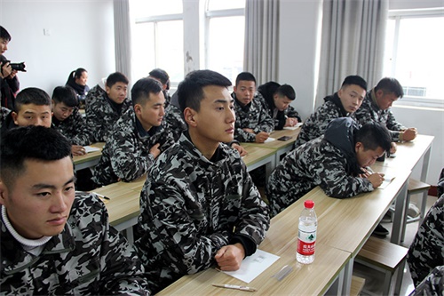 �����������I��Ӗ�WУ��늾S�޾C�ϰ��W����������Щ��